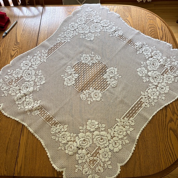 Linen World Other - Elegant Linen World White Lace Tablecloth